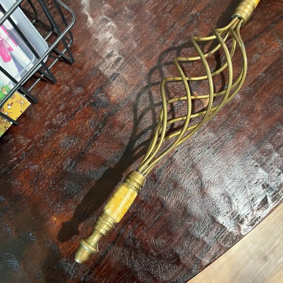 Antique Ornate Brass Art Nouveau Magnifying Glass Shell Inlay Decor Timeless - Picture 13 of 13